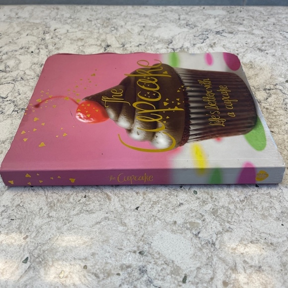 paperback - the cupcake ` - Picture 3 of 7